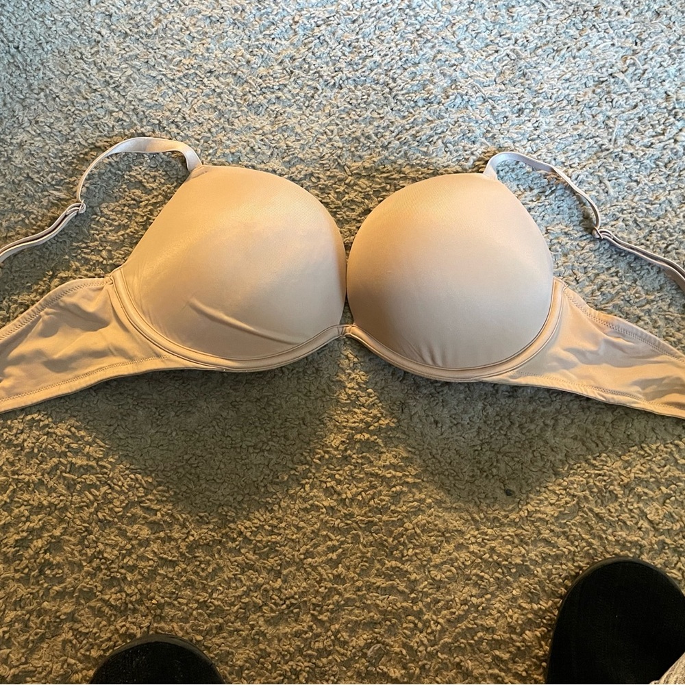 PINK VICTORIA SECRET BRA SIZE 38 C
